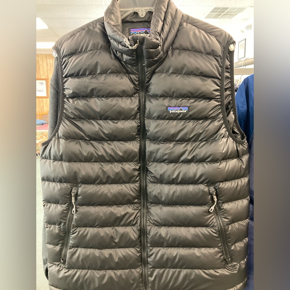 Patagonia Men’s Down Sweater Vest. Medium black